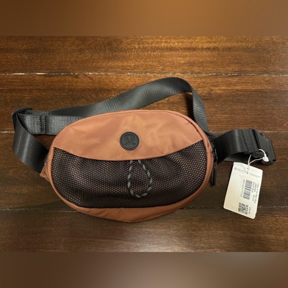 NWT Lululemon Take it on Belt Bag - Picture 6 of 13